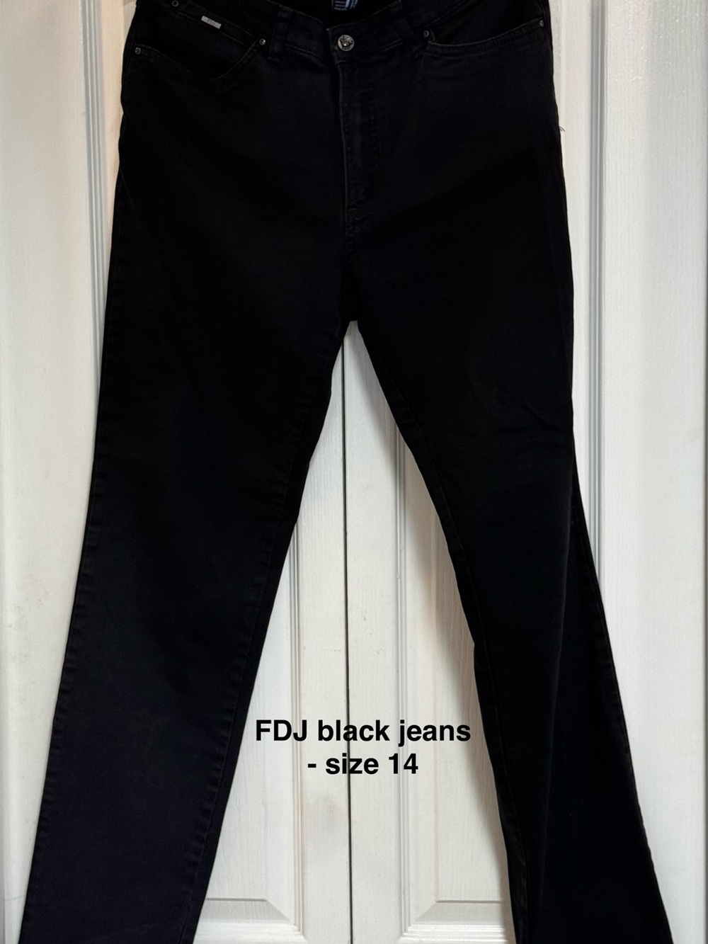 FDJ Women’s Straight Leg Jeans in Black